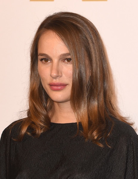 Natalie Portman bế bụng dự tiệc tiền Oscar - 4
Đây là bữa tiệc dành riêng cho các diễn viên được đề cử tại lễ trao giải Oscar 2017
