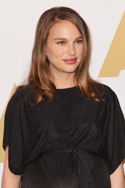 Natalie Portman bế bụng dự tiệc tiền Oscar - 9
Natalie Portman cũng vừa hoàn thành bộ phim mới Planetarium và được fans rất chờ đợi.