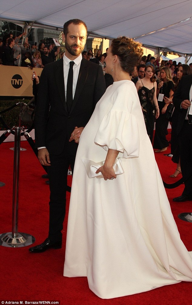 Natalie Portman đã sinh con gái - 4
Benjamin Millepied là nghệ sỹ múa ba lê, anh và Natalie làm quen với nhau từ khi đóng cùng trong phim Thiên nga đen