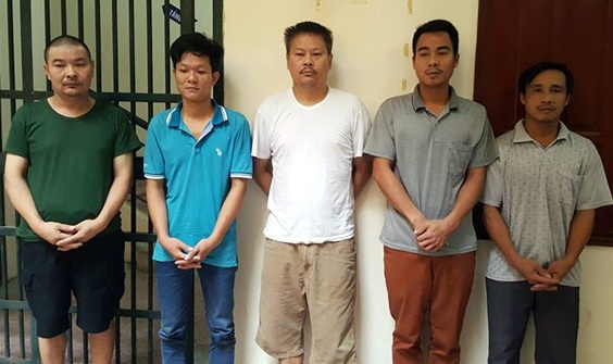 Vận chuyển cá thể hổ nặng 200kg ra Hà Nội để nấu cao - 1 Các đối tượng bị cảnh sát bắt giữ. (Ảnh: CTV)