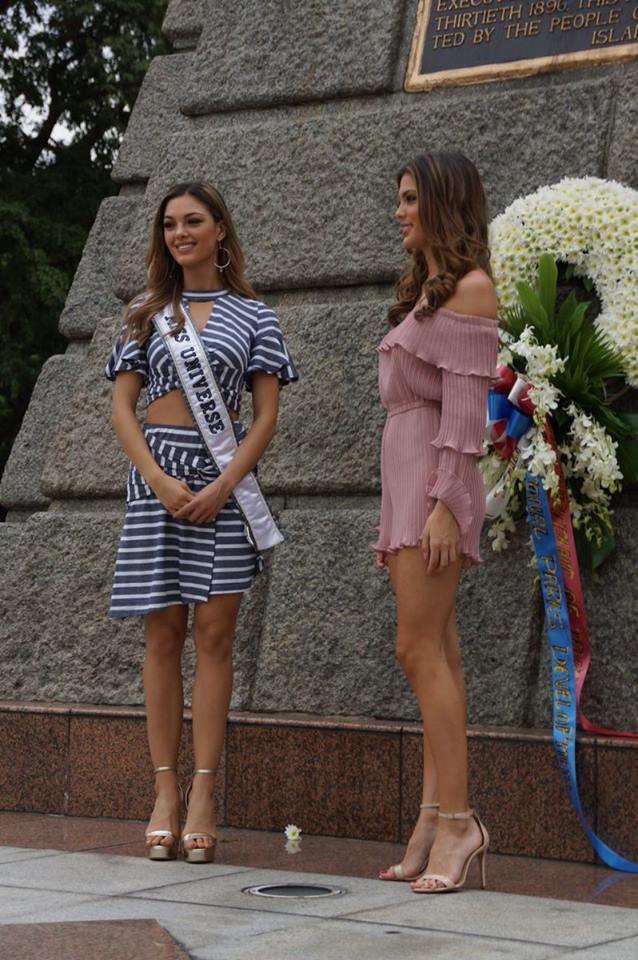 Ba hoa hậu hoàn vũ "đọ dáng" tại Philippines - 14
Đương kim hoa hậu - Demi-Leigh Nel-Peters và cựu hoa hậu - Iris Mittenaere trở nên thân thiết trong thời gian gần đây. Họ là bạn đồng hành trong khá nhiều chuyến công tác.