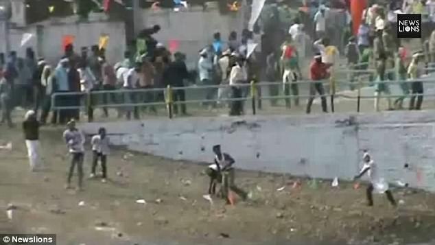 Đây được coi là một trong những lễ hội nguy hiểm nhất thế giới