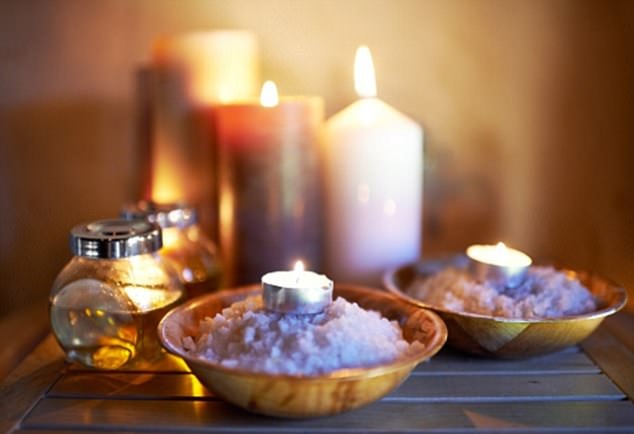 Những thủ phạm gây ô nhiễm không khí trong nhà - 1 Nến thơm chỉ làm không khí kém lưu thông, đẩy gia đình bạn vào nguy cơ hít bụi và nấm bệnh.