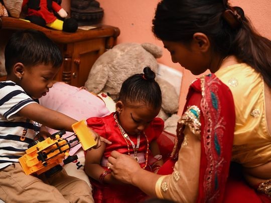 Bé gái 3 tuổi thành “nữ thần sống” và những góc khuất phía sau - 1 Bé gái 3 tuổi thành “nữ thần sống” và những góc khuất phía sau - 1