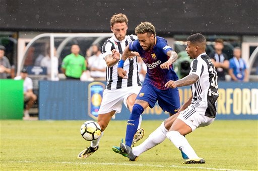 Ngả mũ trước pha solo tuyệt đỉnh, qua 5 cầu thủ Juventus của Neymar - 1 Neymar thi đấu tuyệt hay trước Juventus