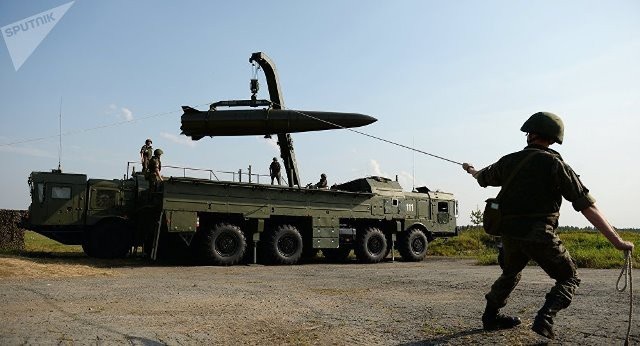Nga tuyên bố sở hữu năng lực hạt nhân khiến đối thủ 'tổn hại không thể chịu đựng nổi’ - 1
Triển khai lắp đặt hệ thống tên lửa chiến thuật Iskander-M. Ảnh: Sputnik