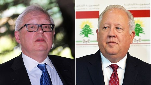 Nga yêu cầu Mỹ ngừng phá hủy quan hệ song phương - 1 Thứ trưởng Ngoại giao Nga Sergei Ryabkov (trái) và người đồng cấp Mỹ Thomas Shannon (Ảnh: EPA)