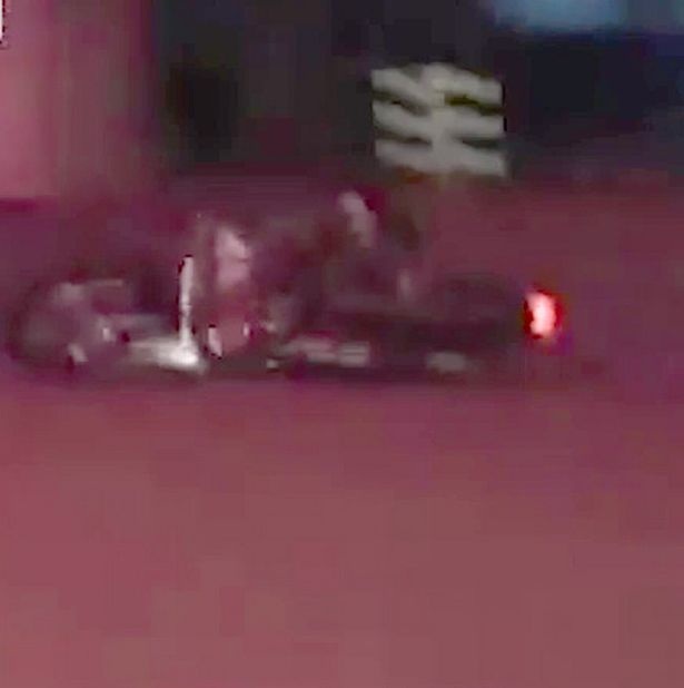 Sửng sốt vì "tiên đoán" được tai nạn xe cộ chỉ tích tắc trước khi xe đổ - 2 Sửng sốt vì "tiên đoán" được tai nạn xe cộ chỉ tích tắc trước khi xe đổ - 2