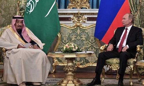 Giải mã việc Nga đang 'thắng' Mỹ ở Trung Đông - 1
Vua Saudi Arabia’s King Salman bin Abdulaziz Al Saud và Tổng thống Nga Vladimir Putin tại Điện Kremlin. Ảnh: Anadolu Agency