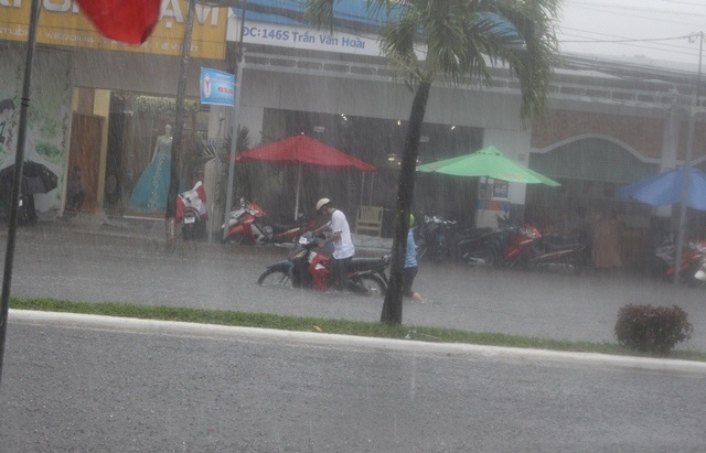 Đường phố Cần Thơ ngập nặng sau trận mưa lớn - 3 Đường Trần Văn Hoài , phường Xuân Khánh, quận Ninh Kiều