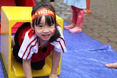 Trải nghiệm Ngày hội Thể thao tuyệt vời tại hệ thống Giáo dục CGD Victory - 7 Các trò chơi với những dụng cụ được trang trí bắt mắt càng khơi gợi thêm sự tự tin và tinh thần chiến thắng của các bạn nhỏ.