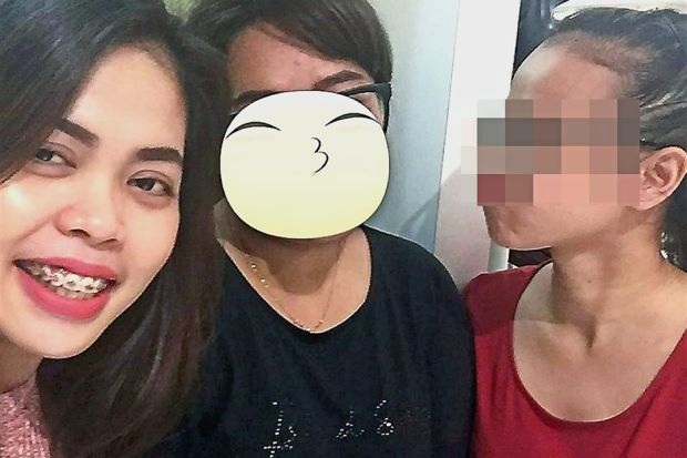 Nghi phạm Indonesia tổ chức sinh nhật trước ngày ông Kim Jong-nam bị sát hại - 1
Siti Aisyah (trái), nữ nghi phạm Indonesia bị nghi ngờ có liên quan đến cái chết của ông Kim Jong-nam. (Ảnh: Star)