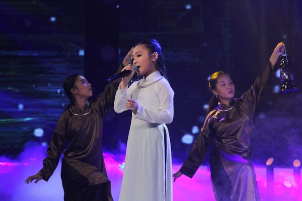 Quang Linh “hốt hoảng” khi nghe cô bé hát Hầu văn Huế - 3 Nghi Đình