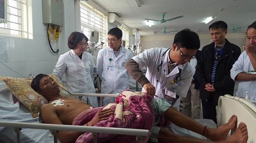 Vụ ngộ độc sau cỗ đám ma: Nạn nhân thứ 8 tử vong tại nhà - 1 Bệnh nhân ngộ độc thực phẩm sau ăn cỗ đám ma được điều trị tại BV Đa khoa Lai Châu. Ảnh: H.N
