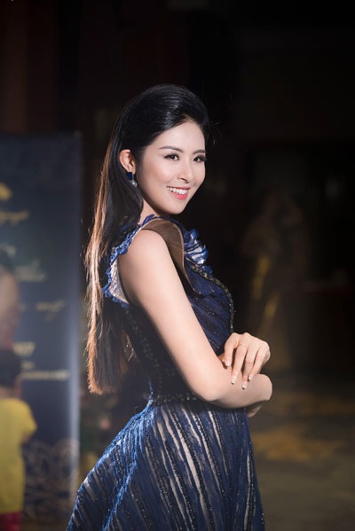 Á hậu Tú Anh quyến rũ trong thiết kế đẹp lộng lẫy - 9