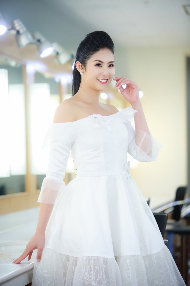 Top những nàng hậu xinh đẹp của VTV và cái duyên “cầm mic” - 1 Top những nàng hậu xinh đẹp của VTV và cái duyên “cầm mic” - 1