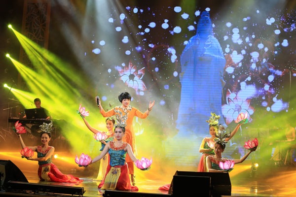 Sao mai Thuỳ Dung ngọt ngào trong đêm nhạc “Vu lan báo hiếu” - 10 Ngọc Khuê.