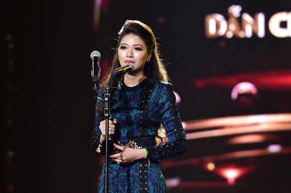 BTV Ngọc Trinh - Thụy Vân cạnh tranh giải “Dẫn chương trình ấn tượng” - 1
Tại VTV Awards 2016, BTV Ngọc Trinh cũng đã giành giải thưởng “Người dẫn chương trình ấn tượng”.