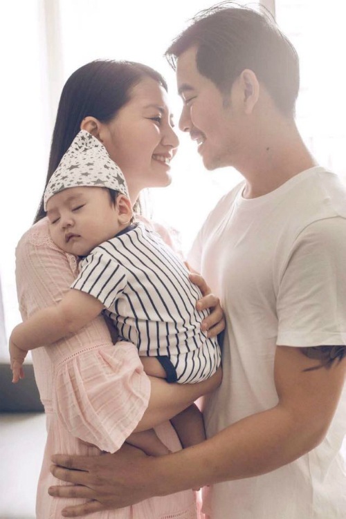 Vợ chồng Hồng Ngọc kỷ niệm ngày cưới, Đan Trường thể hiện vai trò "ông bố đảm" - 16 Thanh Bình - Ngọc Lan hạnh phúc bên cậu con trai đầu lòng