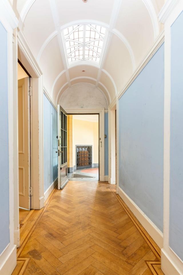 Lâu đài “bí ẩn” nhất nước Anh được rao bán với giá sốc - 7 Cả biệt thự đều được lát sàn gỗ