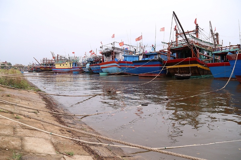 Miền Trung bắt đầu mưa, dân hối hả chạy "siêu bão" - 16 Miền Trung bắt đầu mưa, dân hối hả chạy "siêu bão" - 16