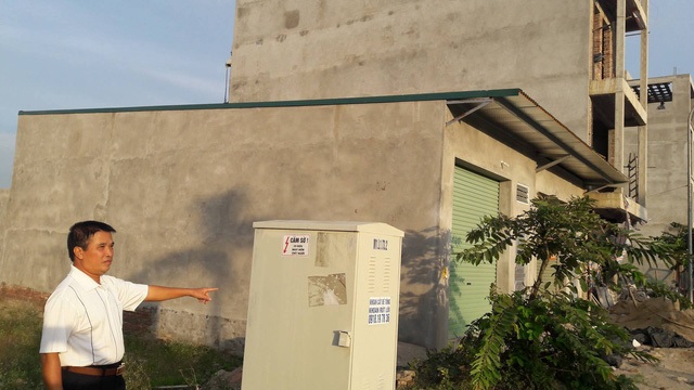 Vì sao Khu tái định cư Ninh Hiệp chưa được cấp điện? - 1 Bốt điện nằm ngay cạnh nhà nhưng người dân tại Khu tái định cư Ninh Hiệp vẫn không có điện sinh hoạt (!?)
