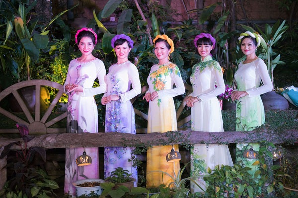Hoa hậu Thu Thủy duyên dáng trình diễn thời trang - 13 Hoa hậu Thu Thủy duyên dáng trình diễn thời trang - 13