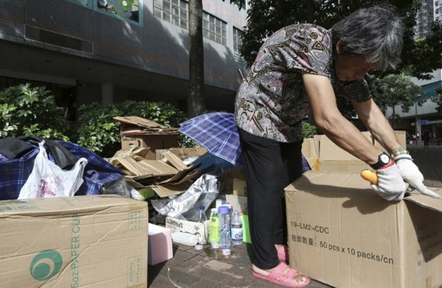 “Những bà già thùng carton” tại Hong Kong - 1 “Những bà già thùng carton” tại Hong Kong - 1