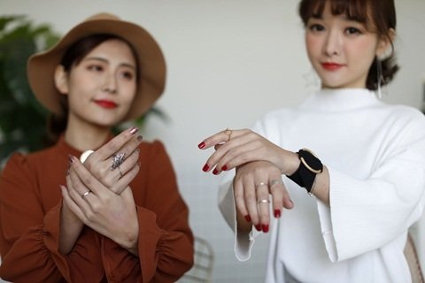 Thu nhập 'khủng' của người mẫu ảnh quảng cáo hàng bán online - 7
Cô chụp ảnh cho mặt hàng trang sức