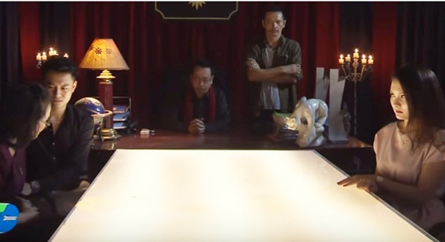 “Người phán xử xử Mẹ chồng”, học trò Đàm Vĩnh Hưng bị “ném đá” - 6 Clip nhân vật bà Phương trong “Sống chung với mẹ chồng” bất ngờ tìm đến ông trùm Phan Quân trong “Người phán xử” khóc lóc, phân bua: “Người ta bảo tôi là bà mẹ chồng ghê gớm nhất Vịnh Bắc Bộ” đã “làm mưa làm gió” trên mạng xã hội tuần qua. Thậm chí, đoàn phim còn hứa hẹn sẽ ra công bố phần tiếp theo của loạt phim hậu trường thú vị này vào ngày 20/06 khiến công chúng vô cùng thích thú chờ đón.