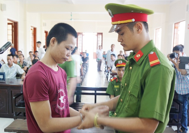 Với hành vi phạm tội đặc biệt nghiêm trọng, vô cớ tước đoạt mạng sống của người khác, Nguyễn Hải Phi bị tuyên phạt 20 năm tù