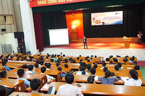 Nhân tài Đất Việt 2017: Cách mạng công nghiệp 4.0 - Cơ hội nào cho Startup? - 1
Ông Nguyễn Hữu Thái Hoà - Giám đốc Chiến lược Tập đoàn VNPT trong buổi chia sẻ với startup, Nhân tài Đất Việt 2016