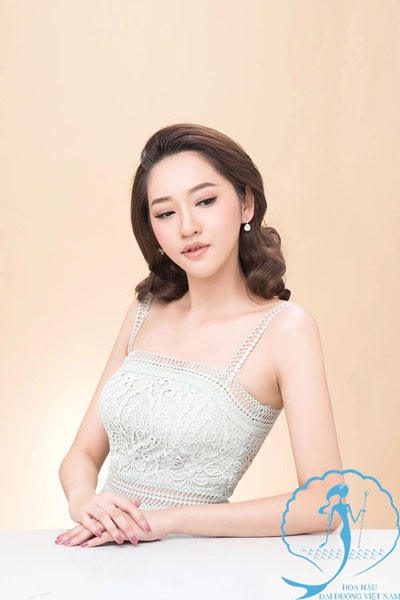 "Bản sao" Á hậu Hoàng Anh lọt Top 10 Hoa hậu Đại Dương - 3 Thí sinh Nguyễn Thị Hồng Ngọc cao 1m72 và số đo 81-65-91 đã chinh phục khán giả bởi đường nét thanh tú cùng với đôi mắt có hồn của mình.