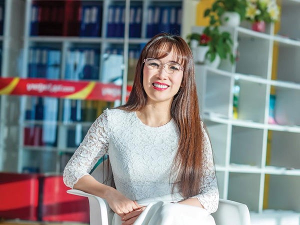 Kiều nữ hầu tòa vì Hà Văn Thắm, “sao quả tạ” đeo bám nhà Đặng Thành Tâm - 3 Tỷ phú Nguyễn Thị Phương Thảo đang sở hữu khối tài ròng 1,58 tỷ USD.