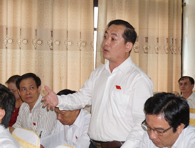 “Hễ mưa một tý thì chỗ nào cũng thành hồ bơi” - 5 Đại biểu Nguyễn Văn Lư: Tp Vinh có nhiều sự án lớn nhưng có bao nhiêu dự án bỏ tiền xây trường học, trung tâm văn hóa hoàn chỉnh?