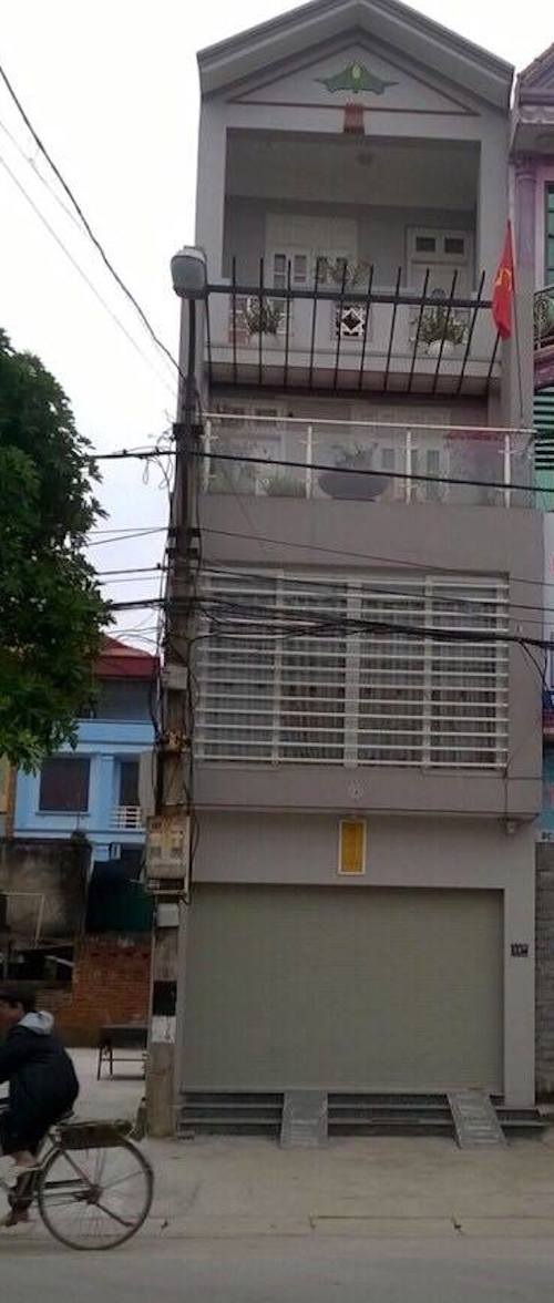 
Ngôi nhà 4 tầng xây trái phép trên đất công nhiên chiếm đoạt đã lọt qua tất cả sự kiểm soát, thách thức pháp luật của hệ thống chính quyền huyện Đông Anh.
