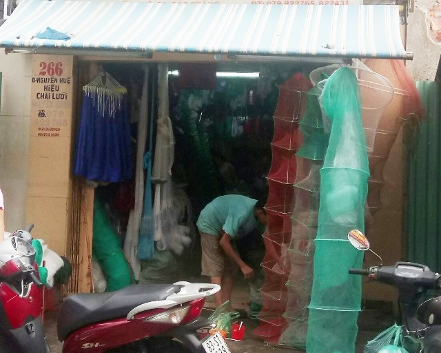 Sóc Trăng: Bỗng dưng bị đổi hướng nhà, dân phản ứng quyết liệt! - 2 Nhà bà Tuyết (ảnh trên) và nhà ông Cường (ảnh dưới) hiện tại.