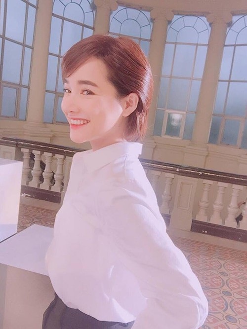 Nhã Phương bất ngờ chia sẻ ảnh đầy nam tính với mái tóc ngắn khác lạ.