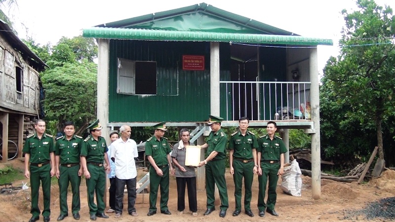 Bàn giao “Mái ấm tình thương biên giới” cho các gia đình chính sách - 2 Ngôi nhà của bà Hồ Thị Câm được hỗ trợ xây dựng khang trang
