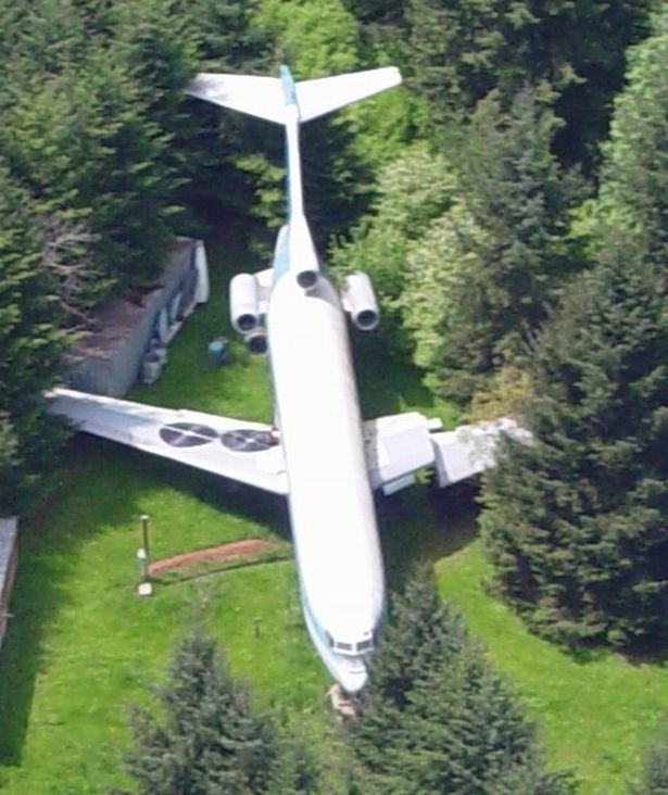 Một mình sống giữa rừng trong chiếc Boeing 727 - 2 Một mình sống giữa rừng trong chiếc Boeing 727 - 2