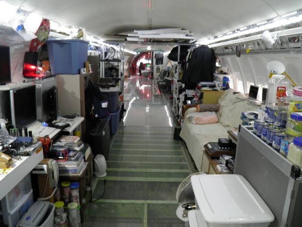 Một mình sống giữa rừng trong chiếc Boeing 727 - 4 Một mình sống giữa rừng trong chiếc Boeing 727 - 4