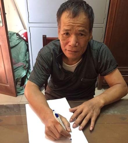 Vào nhà văn hoá phường cướp 65 triệu đồng - 1
Đối tượng Đặng Văn Sử tại cơ quan công an (công an Tp Thái Nguyên cung cấp)