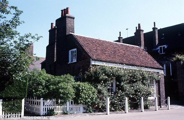 Tiết lộ tổ ấm của vợ chồng Hoàng tử Harry sau khi cưới - 1
Nottingham Cottage - Nơi vợ chồng Hoàng Harry sẽ ở sau đám cưới (Ảnh: Daily Mail)
