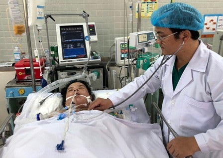 Thai phụ mất con, sinh mạng lâm nguy vì tiền sản giật - 3
Theo BS Quang Đại bệnh nhân phải điều trị tích cực chi phí ngoài bảo hiểm mỗi ngày khoảng 5 triệu đồng