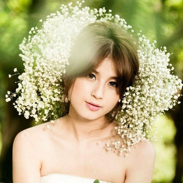 Nhan sắc của các hot girl Hà Nội đời đầu ngày ấy - bây giờ (phần 2) - 2 Ngọc Anh sở hữu khuôn mặt xinh xắn, đôi mắt đẹp, nụ cười thu hút. Một thời, cô còn thu hút các bạn trẻ bởi có khả năng vũ đạo đẹp mắt. Ở tuổi 19, Ngọc Anh bất ngờ lên xe hoa và “mất tích” khỏi truyền thông một thời gian.