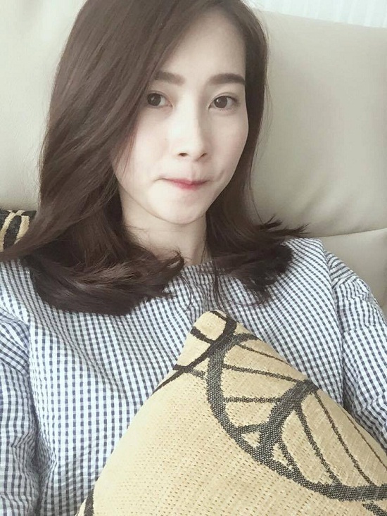 Những Hoa hậu hiếm hoi không “nâng cấp vòng 1”, “đập mặt xây lại” - 5 Khi không son phấn thì cô vẫn toát lên vẻ đẹp vốn có.