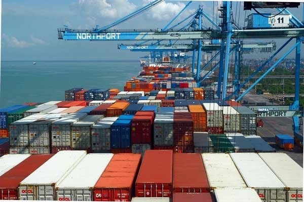 Nhập siêu khủng quay lại, mỗi ngày thâm hụt hơn 750 tỷ đồng - 1 Nền kinh tế trong Quý I/2017 đã quay trở lại trạng thái nhập siêu, dù năm 2016 Việt Nam có thành tích xuất siêu rất ấn tượng hơn 2,6 tỷ USD.