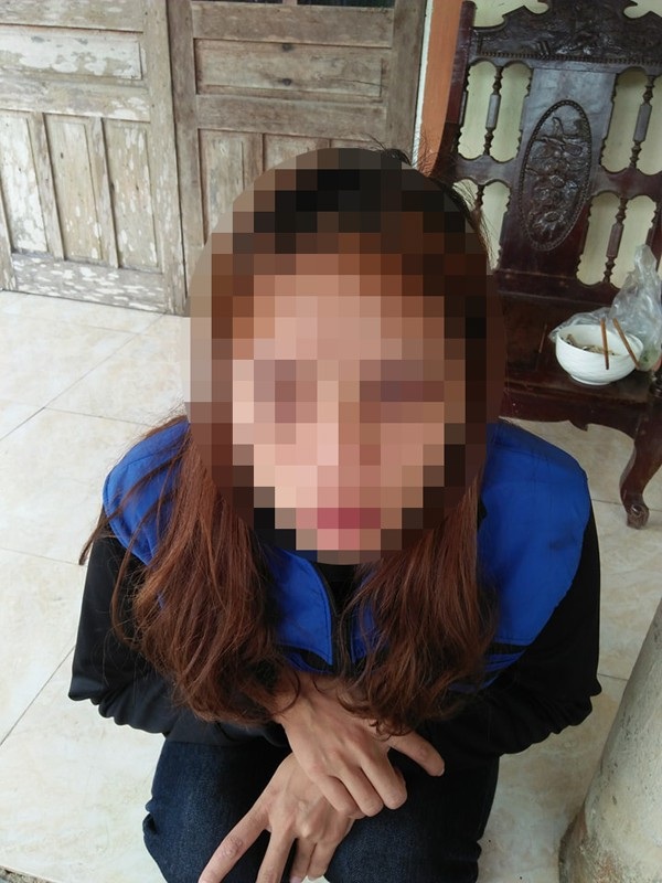 Người phụ nữ nhảy cầu được cứu sống: “Em phải sống để nuôi con khôn lớn!” - 1
3 ngày sau khi được người dân cứu sống khi nhảy cầu tìm cái chết, chị Đ. vẫn chưa hoàn hồn.