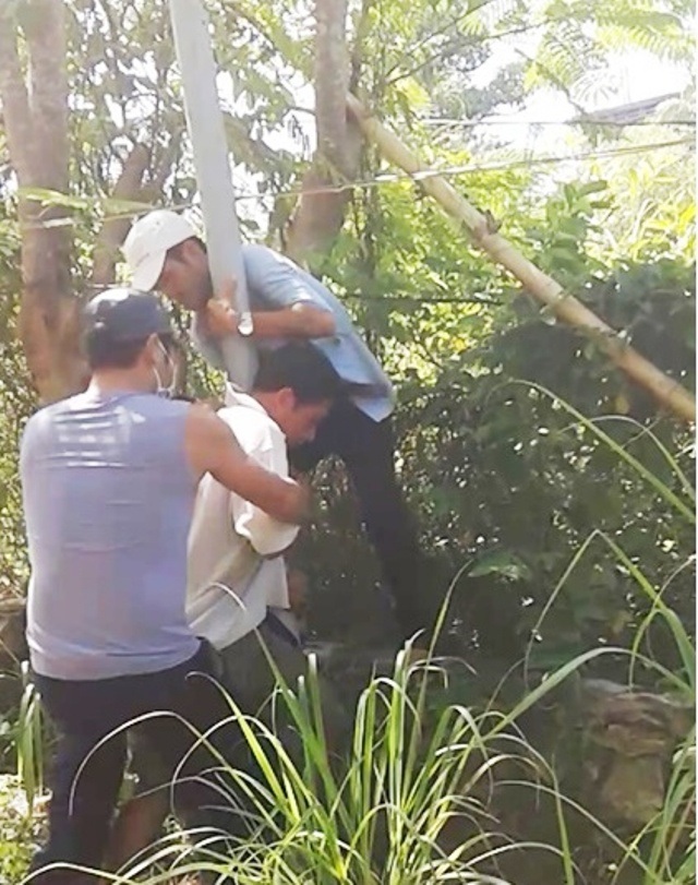 Doanh nghiệp “cướp” đường công cộng: Cơ quan điều tra VKSND Tối cao chuyển Vụ 12 xử lý! - 3 Một số lần phía ông Phạm Văn Sỹ bị hủy hoại tài sản.