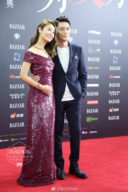 
Lâm Tâm Như và Hoắc Kiến Hoa kết hôn vào mùa thu năm ngoái, không lâu sau khi họ bất ngờ công khai quan hệ tình cảm. Trước đó, họ từng là bạn bè thân thiết trong nhiều năm. Kể từ khi trở thành vợ chồng, cặp đôi liên tục đối diện với những thị phi như Lâm Tâm Như ép Hoắc Kiến Hoa cưới vì đã lỡ mang bầu, rạn nứt hôn nhân sau đám cưới...
